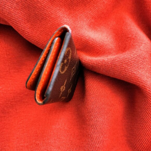 Louis Vuitton Monogram 4 Key Holder - Picture 2 of 12